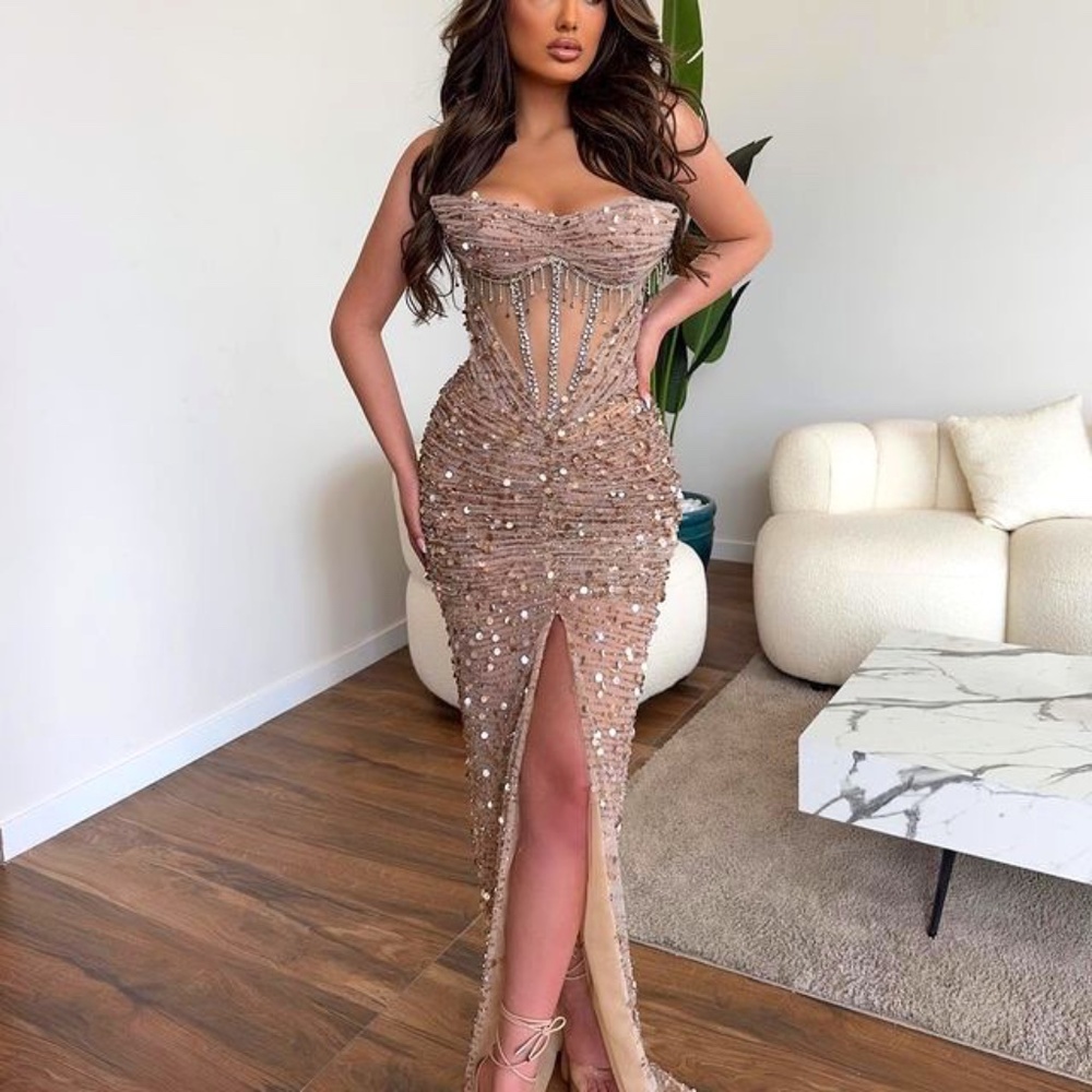 Avenue Montaigne Elegant Dress